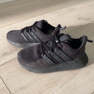 Boys adidas sneaker sz 11.5